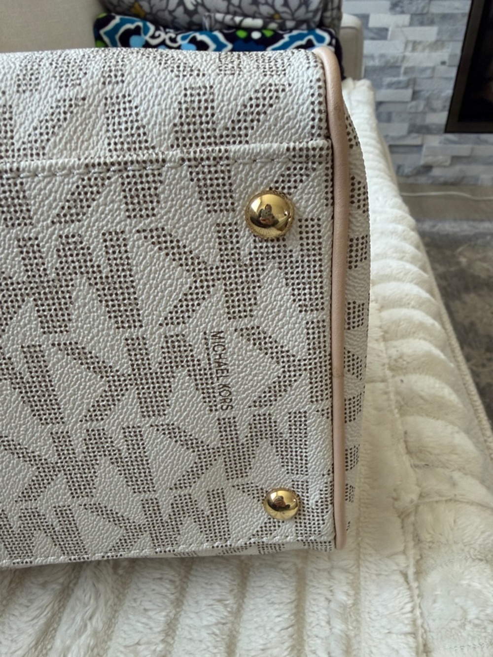NWOT Michael Kors Beige Cream MK Logo Satchel with Gold Hardware - Picture 5 of 7